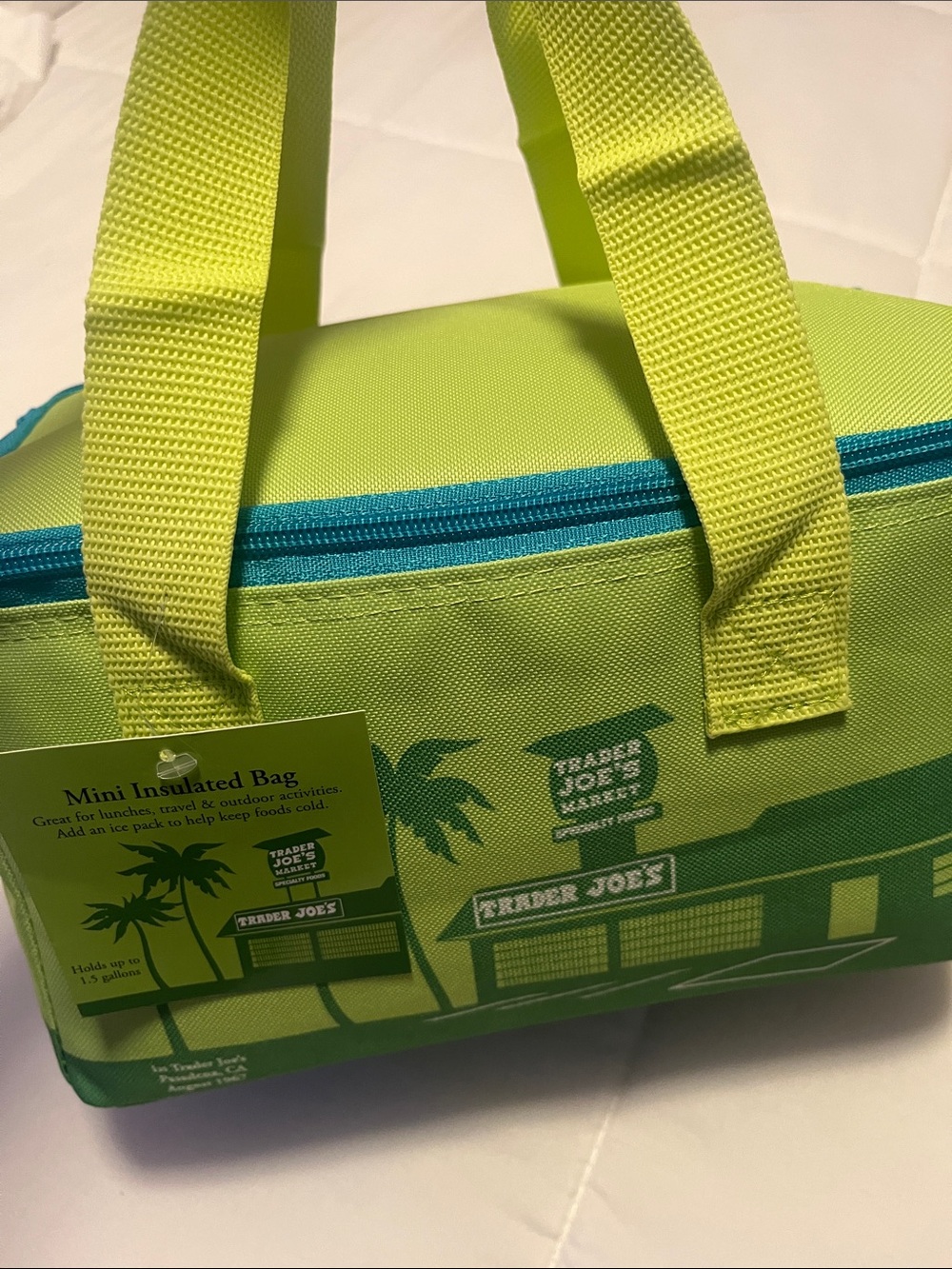 Trader Joe's Lime Green Insulated Cooler Bag NWT Limited Edition Spring 2026 - Picture 3 of 4